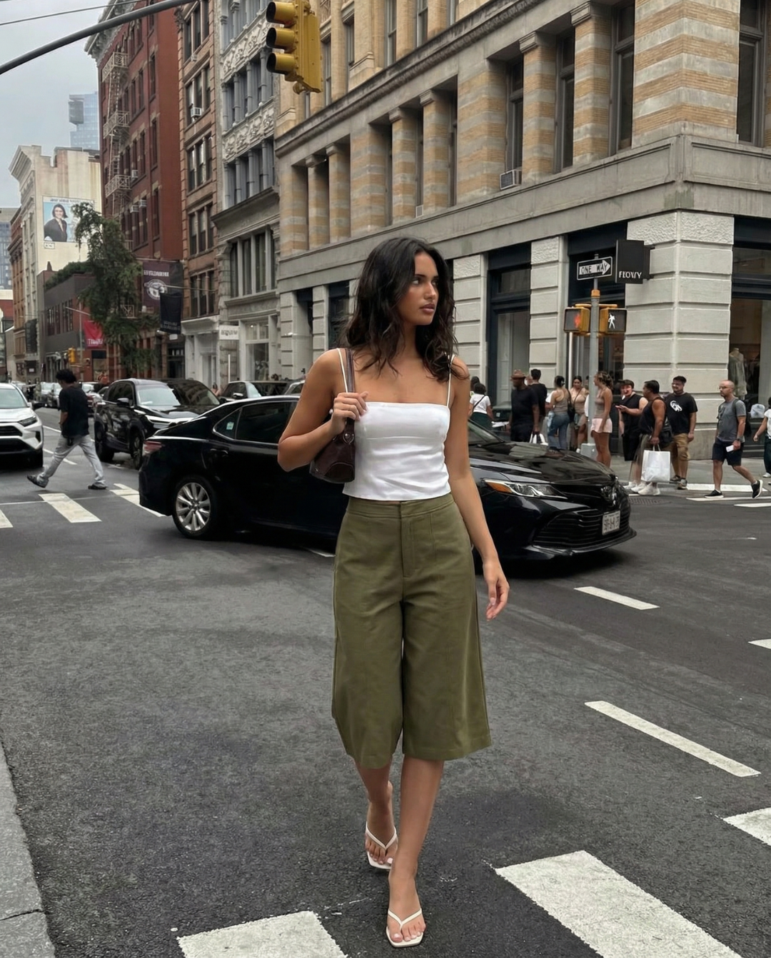 Myla | High-Rise Centre Seam Wide-Leg Cotton Capri Trousers in Khaki