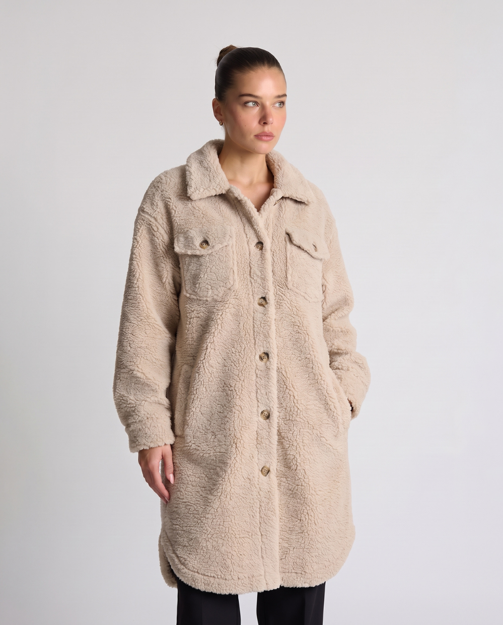 Benedicta | Women's Beige Oversized Sherpa Coat
