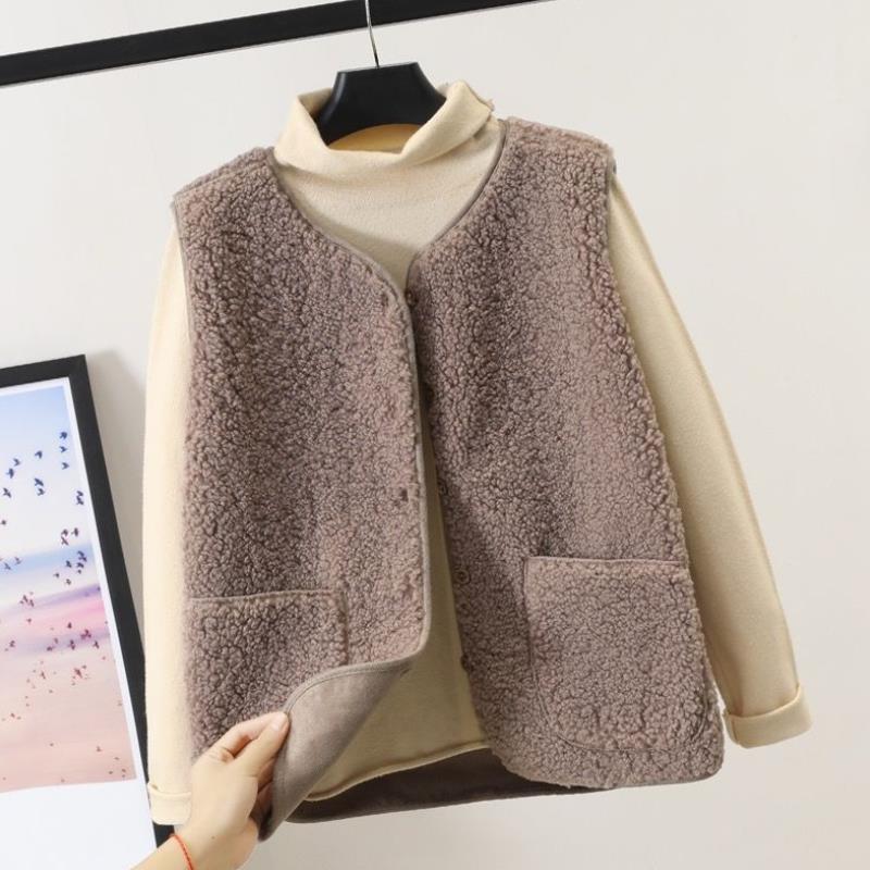 Lucinda fleece vest in Light Khaki