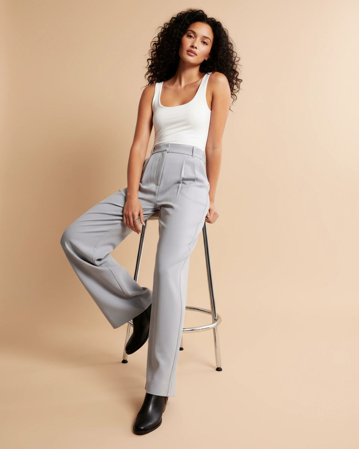 Jolanda high-waisted pleated wide leg trousers in Light Grey