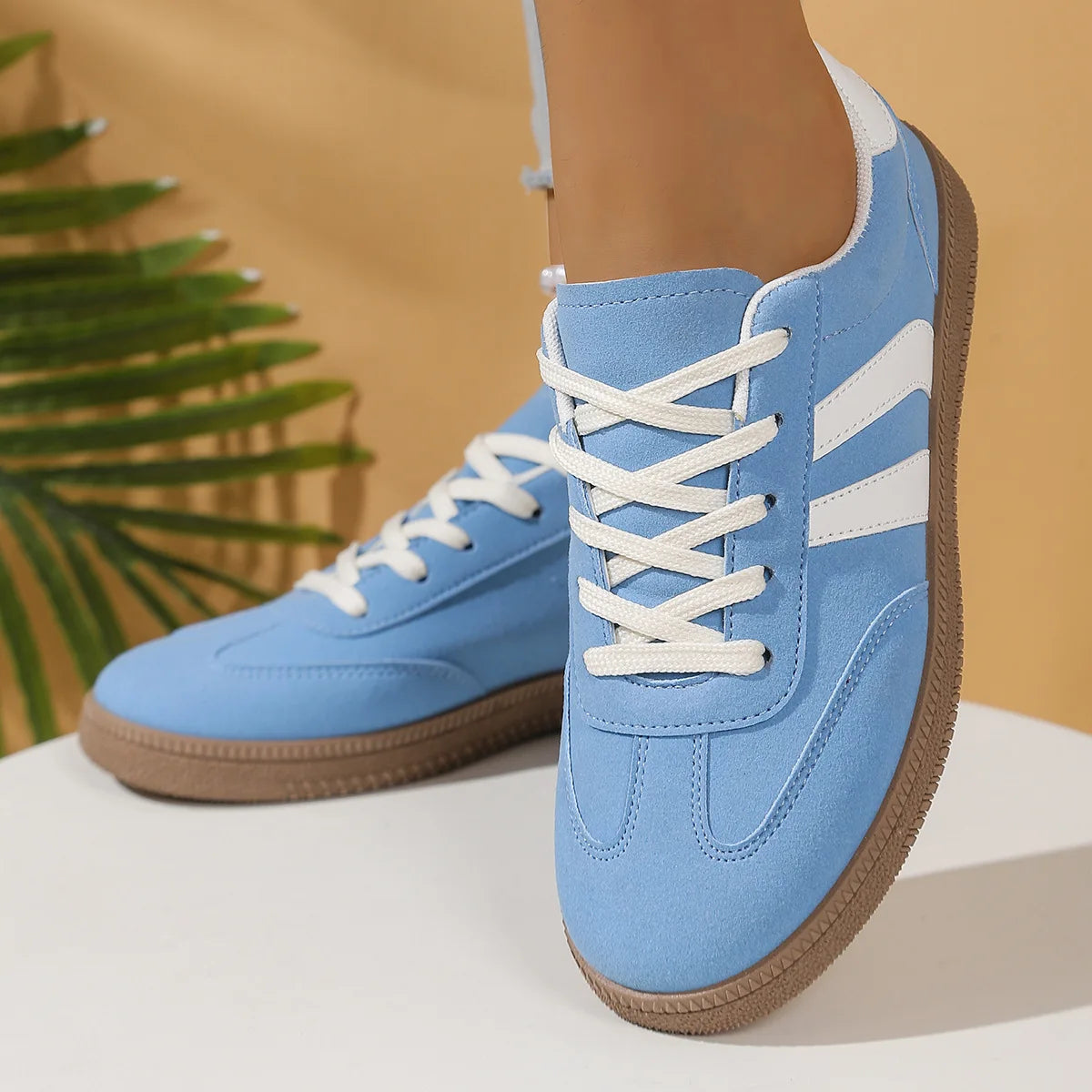 Rosamund orthopedic sneakers lace detail