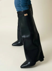 Briony boots suede texture detail