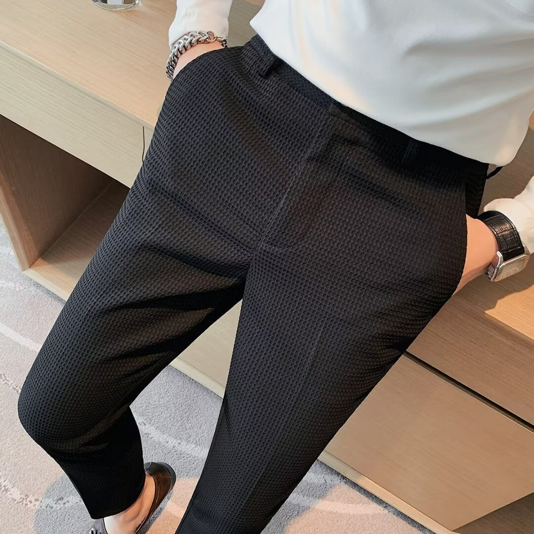 Halsey trousers in Black