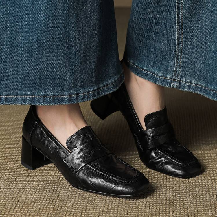 Camellia loafers in Black